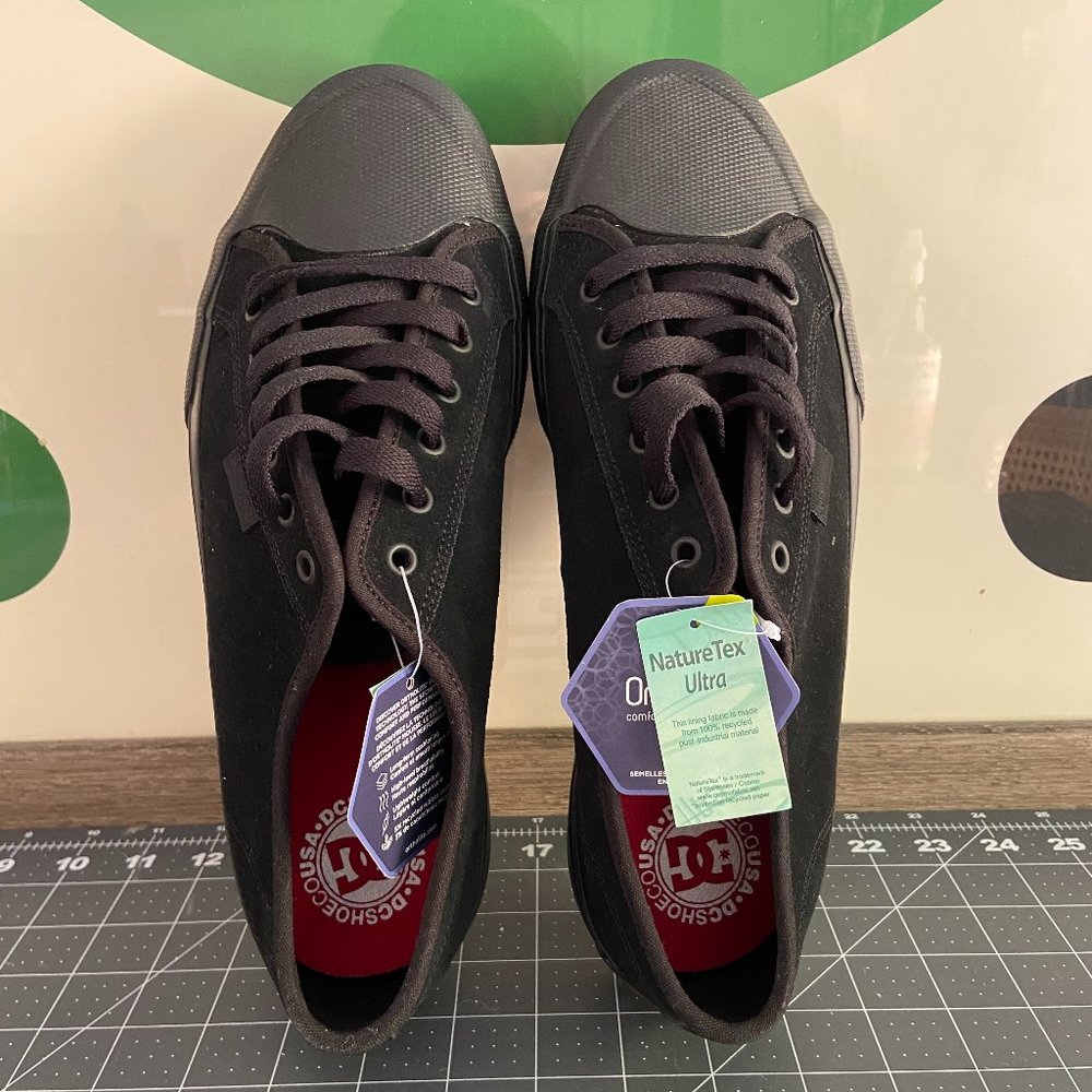 NWT Men's DC Skate Shoes
